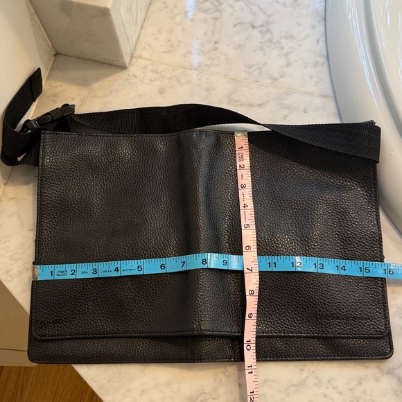 TRISH MCEVOY BEAUTY Professional Makeup Artist Tool Brush Belt - Picture 7 of 8